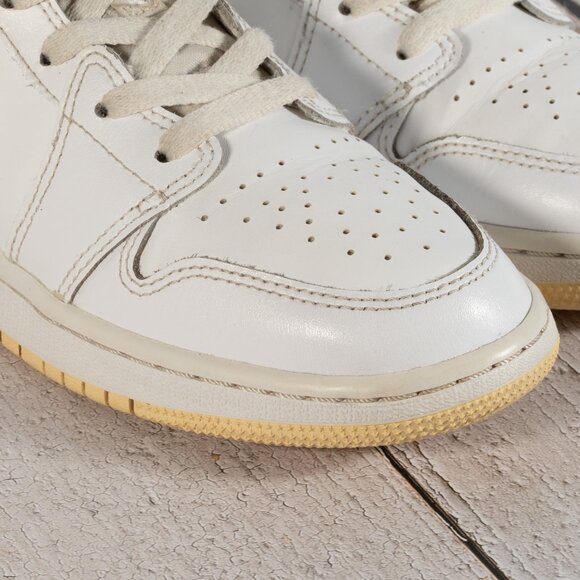 Air Jordan 1 Mid SE (GS) White/Green Glow-Arctic Punch DD1666-100 Size 5Y - Picture 7 of 11